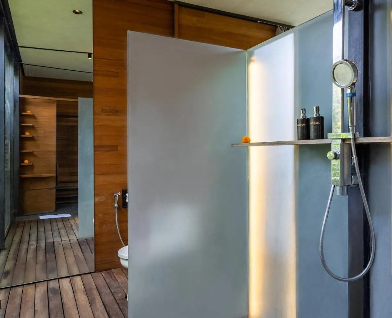 סמיניאק Luxury Industrial Villa With Sauna And Highend Amenities