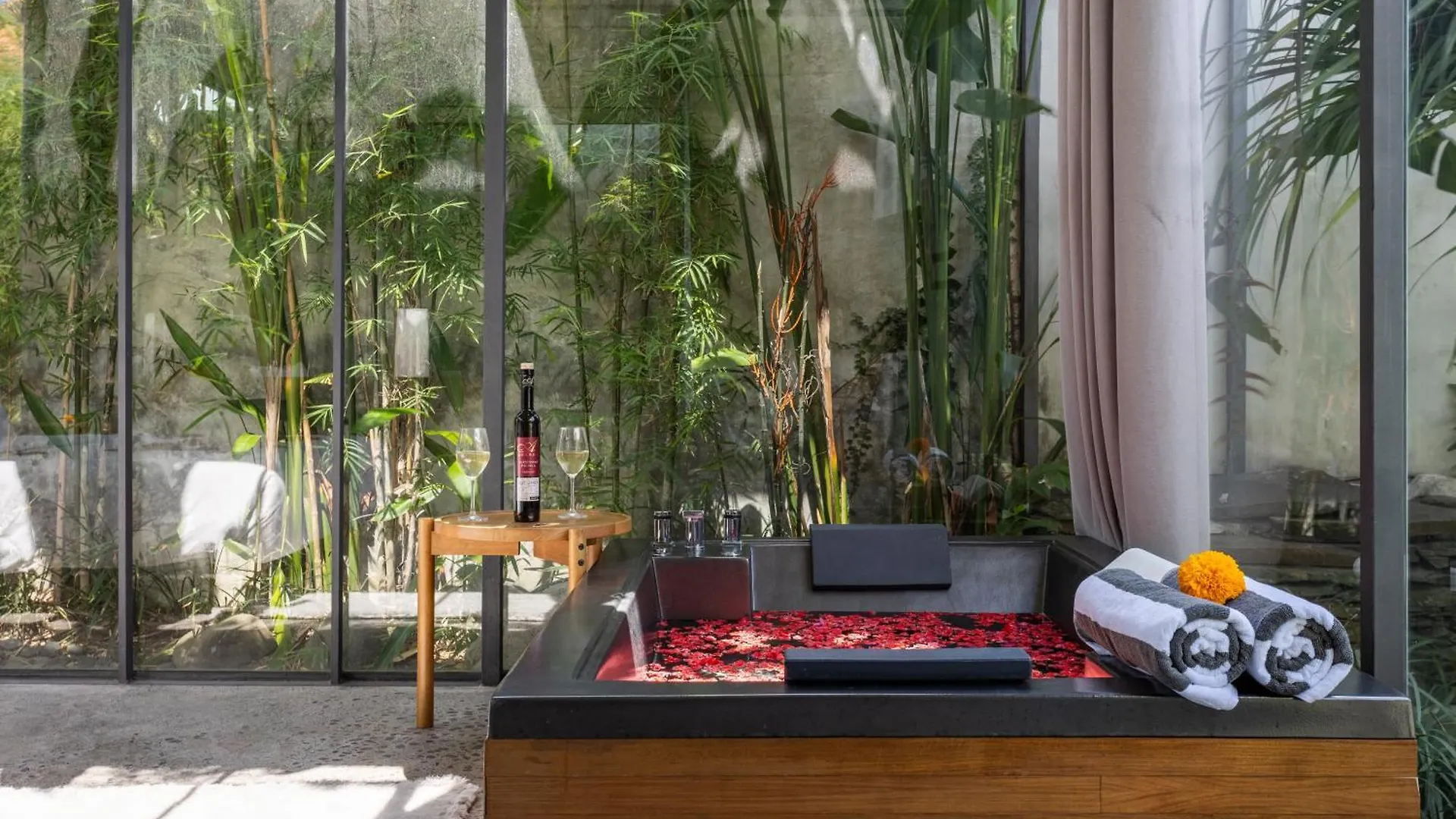 סמיניאק Luxury Industrial Villa With Sauna And Highend Amenities