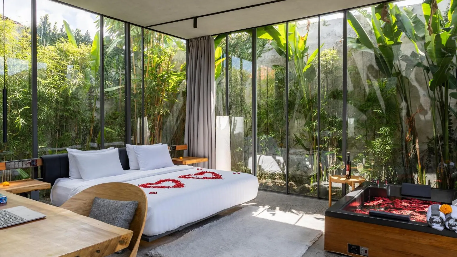 סמיניאק Luxury Industrial Villa With Sauna And Highend Amenities