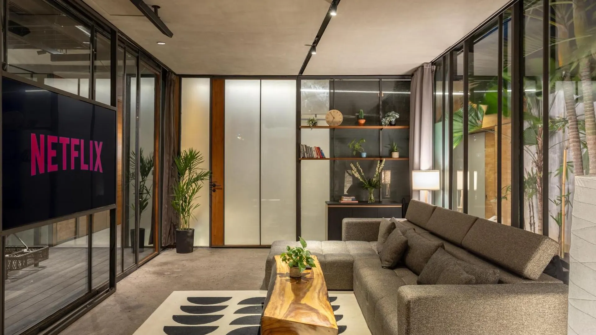 סמיניאק Luxury Industrial Villa With Sauna And Highend Amenities