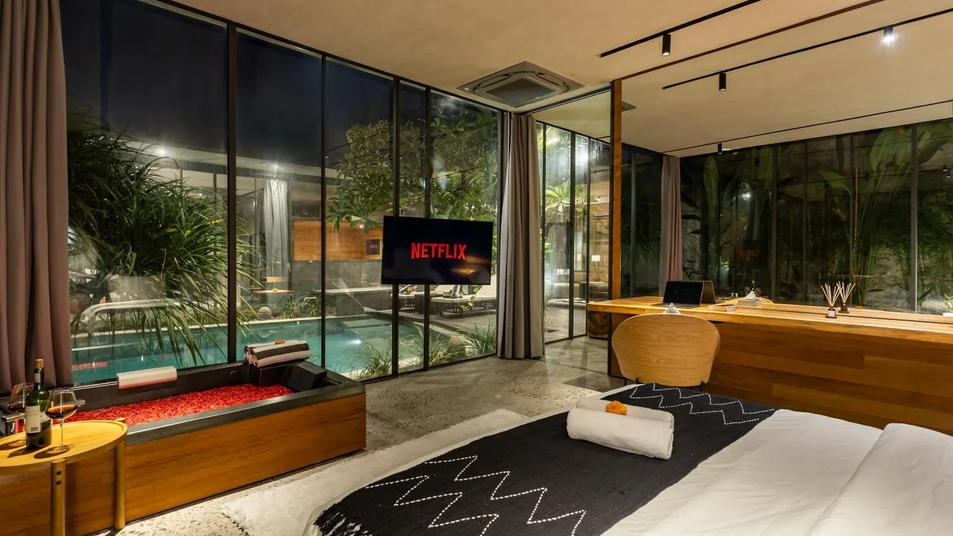סמיניאק Luxury Industrial Villa With Sauna And Highend Amenities