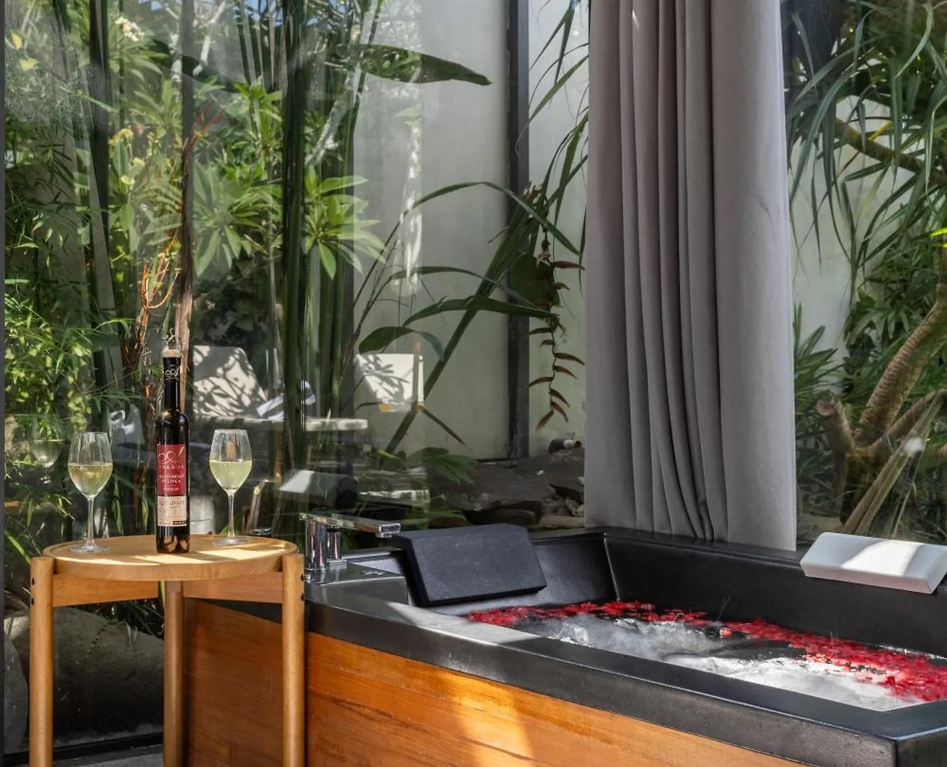 סמיניאק Luxury Industrial Villa With Sauna And Highend Amenities